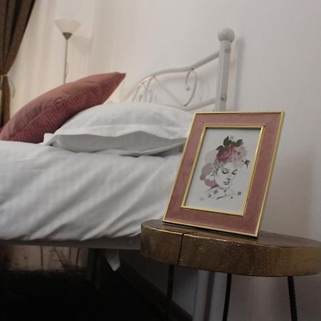 Texas House Guest House Novaci-Străini Eksteriør bilde
