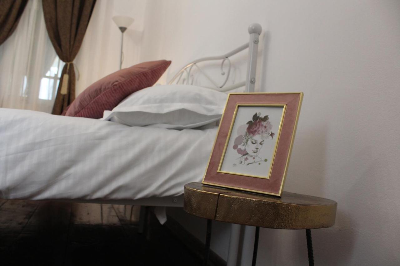 Texas House Guest House Novaci-Străini Eksteriør bilde